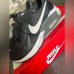 Women’s Nike Air Max Verona size 8 black